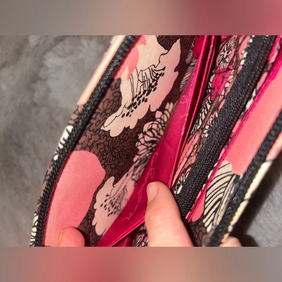 Vera Bradley Mocha Rose Accordion Wallet - DISCONTINUED Fall of 2011 - Picture 9 of 9